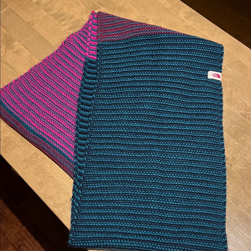 The North Face Infinity Knit Reversible 2 Tone Scarf in Teal, Blue & Hot Pink